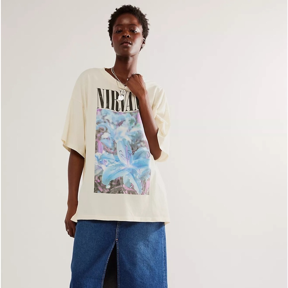 NWT Daydreamer Nirvana Flower One-Size Tee